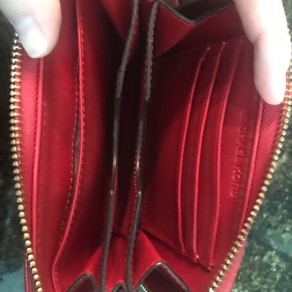 Michael Kors red wallet with wristlet strap - Picture 5 of 6